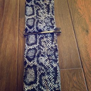 New w/tags Simply Vera Python Print leggings large